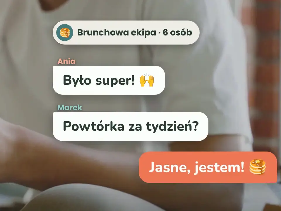 Czat grupy „Brunchowa ekipa” z wiadomościami „Było super!” i „Powtórka za tydzień?”